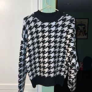 Cozy sweater. Black and white very stylish